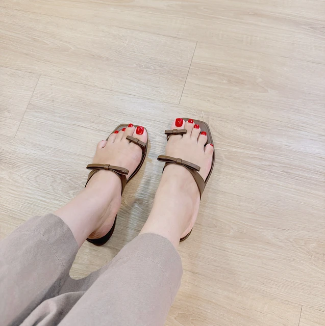 Dép xỏ ngón nơ