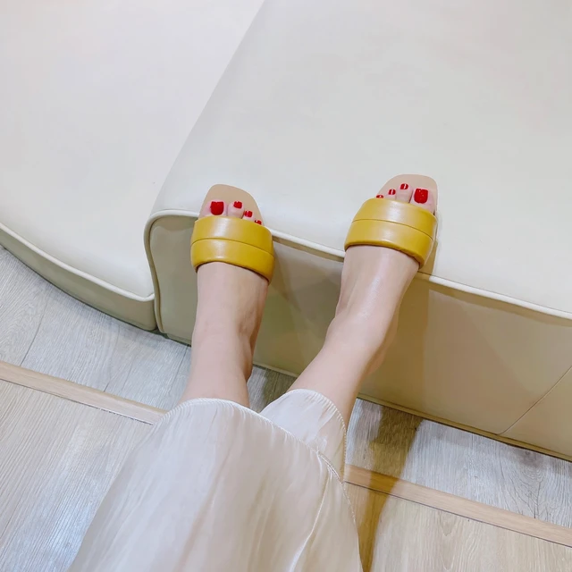 Dép quai phồng